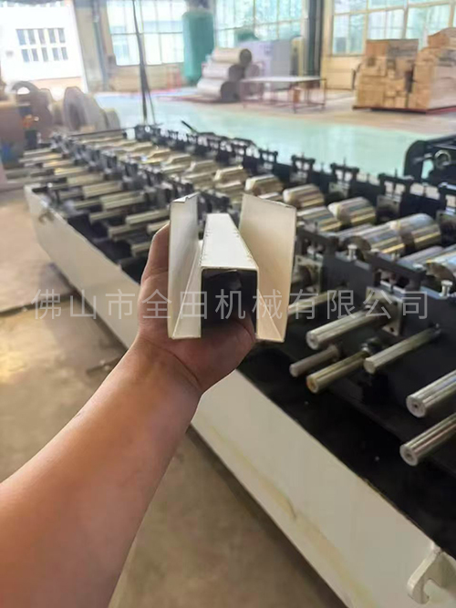 方通凹槽机